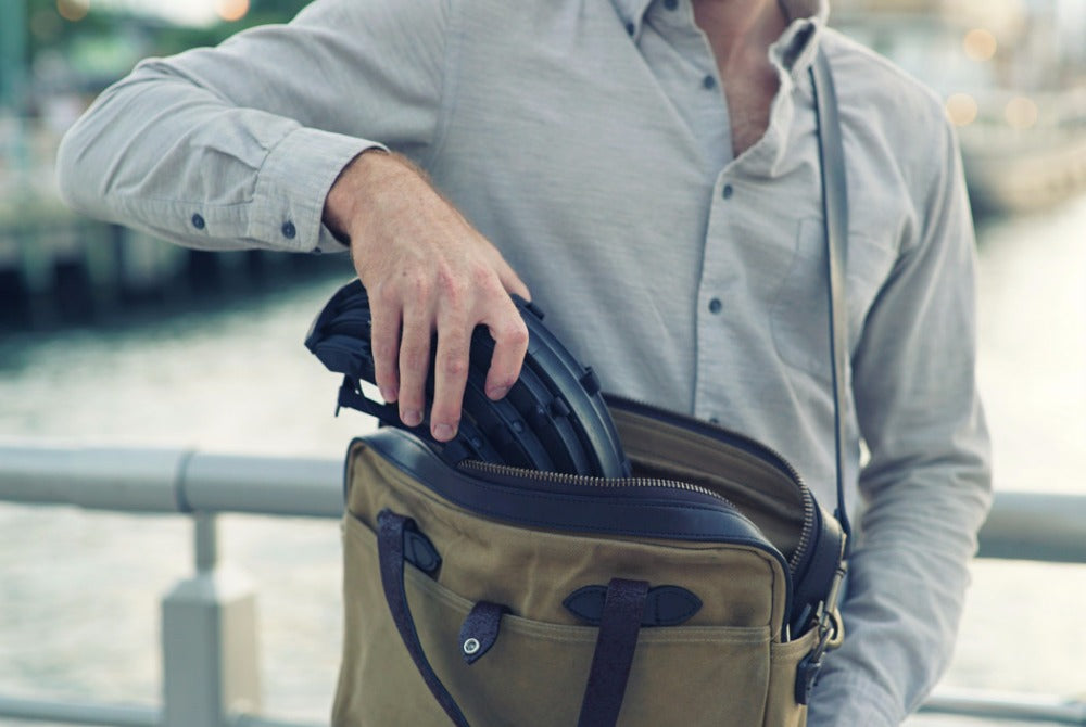 casque de velo pliable ultraconfort mis dans un sac